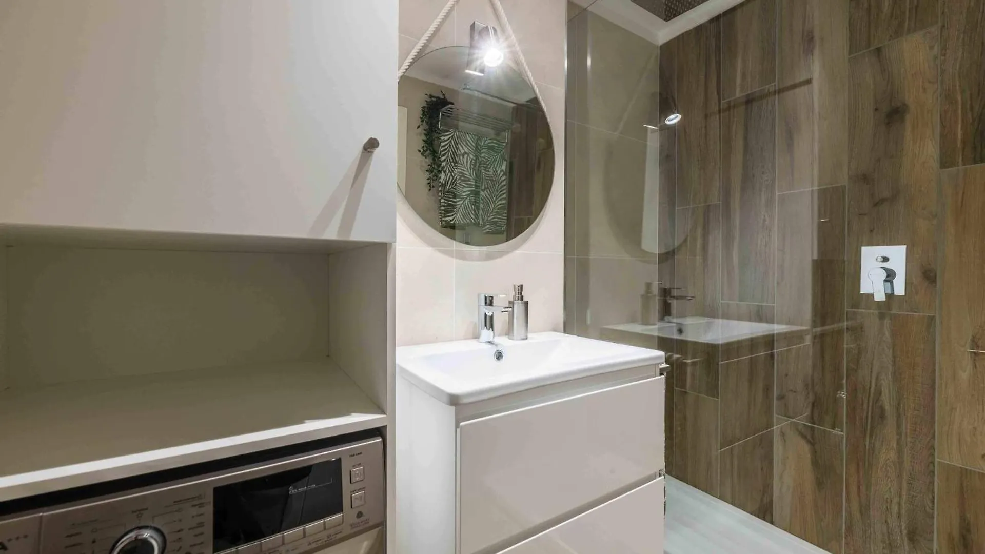 Downtown Albufeira 3-Bedroom Luxury Apartment